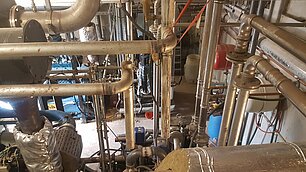 Reparatur an Dampfverrohrung